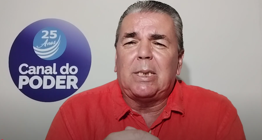 Jogadores profissionais e árbitros amadores